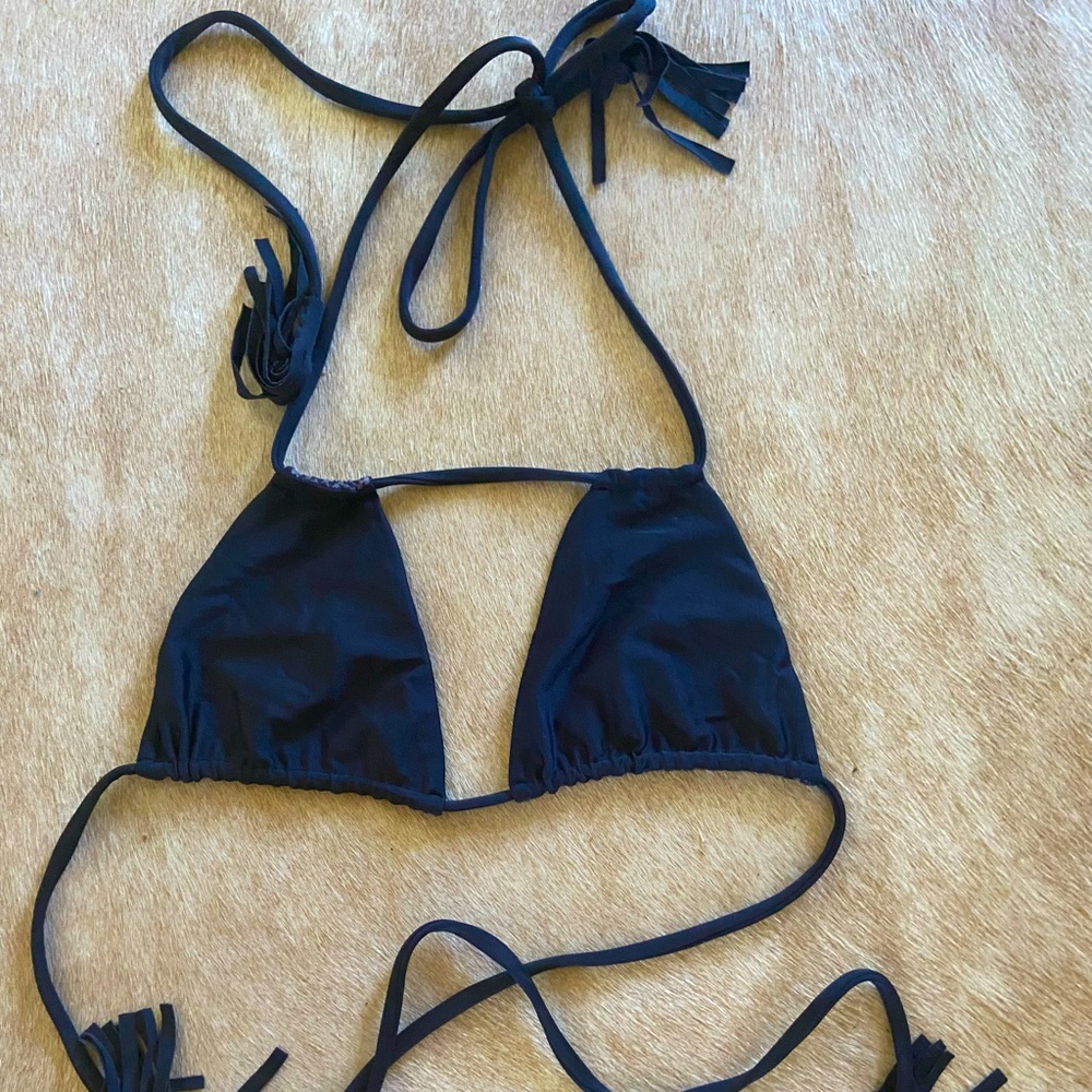 Black acacia top, never worn size med